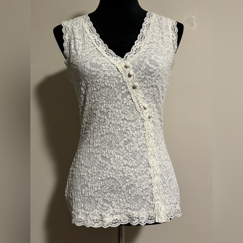 EUC Intuitions White Floral Lace V Neck Sleeveless Blouse size medium
